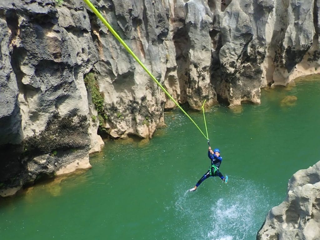 Canyoning Hérault, tyrolienne en première partie !