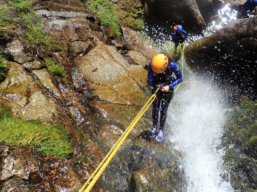 Comment faire du canyoning : Premier rappel des cascades d'Orgon dans le Gard !