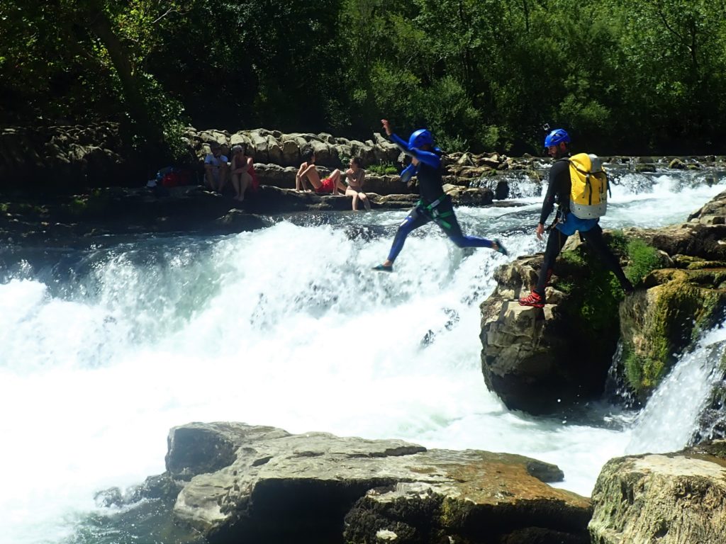 Canyoning près de Montpellier, saut du fer à cheval !