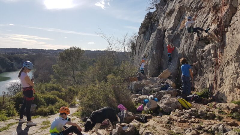 Escalade en bloc naturel à la roque d'Aubais