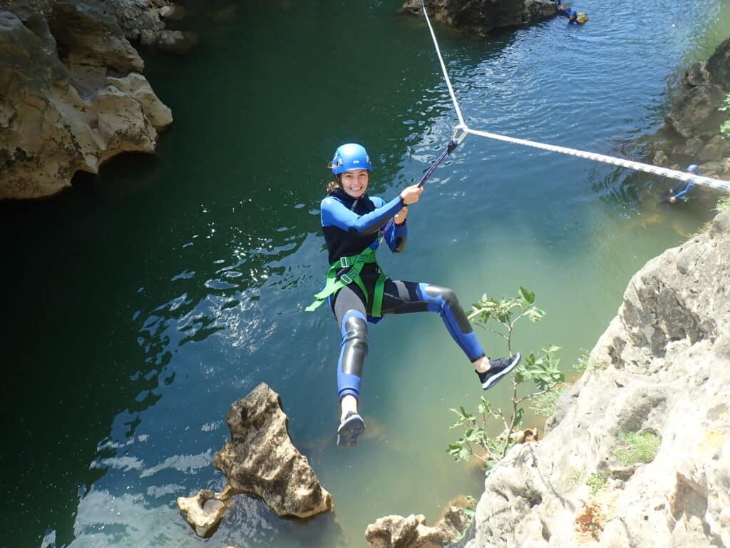 Tyrolienne "Splash" dans le canyon du diable proche de Montpellier !