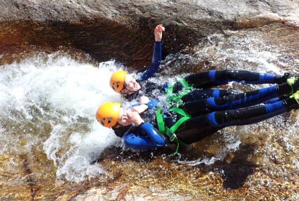 Canyoning für Anfänger im Caroux-Massiv, Der Canyon des Rec Grand, eine Fülle von natürlichen Rutschen.