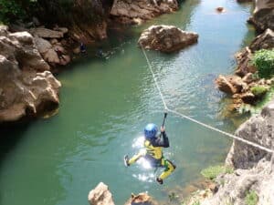 Tyrolienne de 30 mètres qui finit dans l'eau !